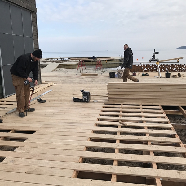 Opførelse af træterrasse ved Øster Strand i Fredericia
